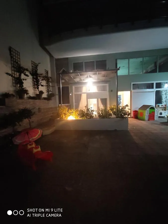 Nea Kallikrateia Kamares Suites יוון